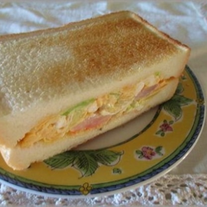 えびと卵とキャベツで豪華版のサンドイッチができました（u u）　ボリュームがあってとっても美味しかったです＾＾*